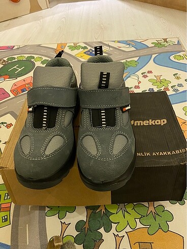 Ön kısmı çelik iş ayakkabısı