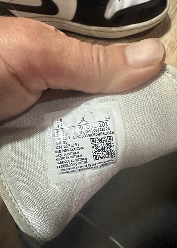 Nike Beyaz Siyah Bağcıklı Kadın Spor Ayakkabı