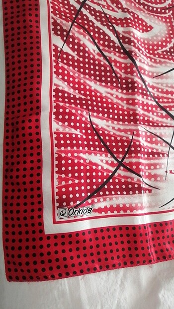 Kırmızı Puantiyeli Eşarp - Görsel 2