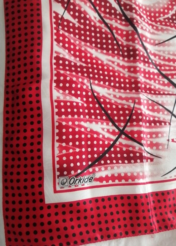 Kırmızı Puantiyeli Eşarp - Görsel 2