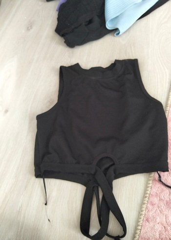 Trendyol & Milla Siyah Yüksek Yakalı Mini Crop Top