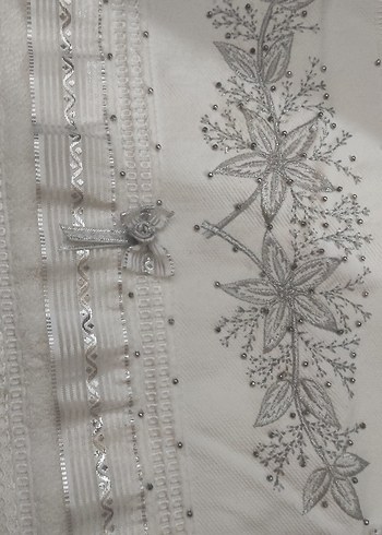 Nakışlı Beyaz Havlu Gri Detaylı - Görsel 4