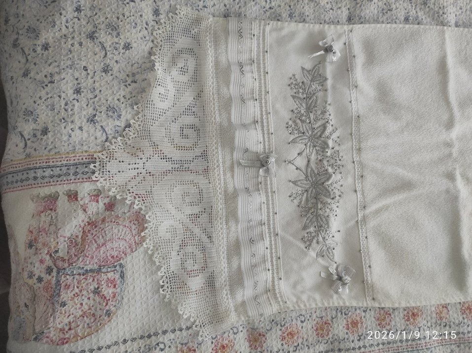 Nakışlı Beyaz Havlu Gri Detaylı - Görsel 5
