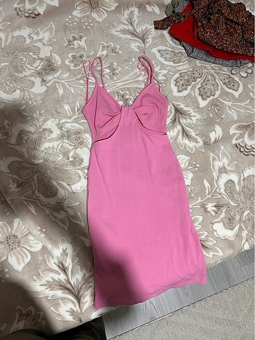 Pembe elbise