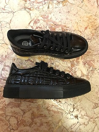 Elle siyah sneakers