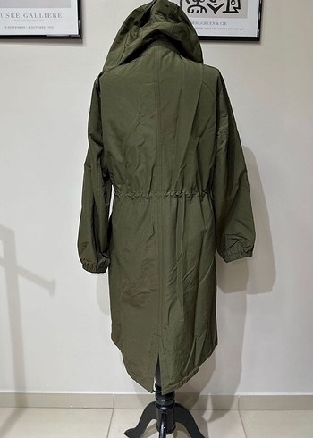 Massimodutti Uzun Haki Kadın Parka - Görsel 3