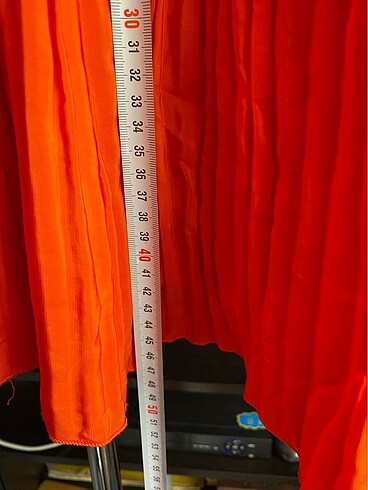 xl Beden kırmızı Renk H&M marka 42 beden şık etek
