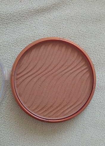  Beden Rimmel london bronzer