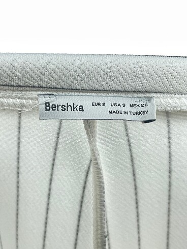 s Beden beyaz Renk Bershka Düz Kesim %70 İndirimli.