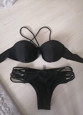 Siyah bikini 