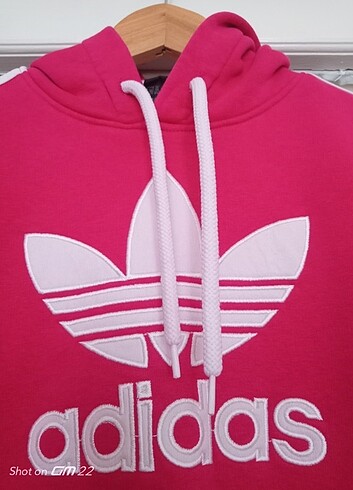 Adidas Pembe spor giyim.