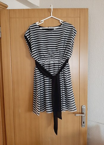 Gri Çizgili Kemerli Midi Elbise - Görsel 3