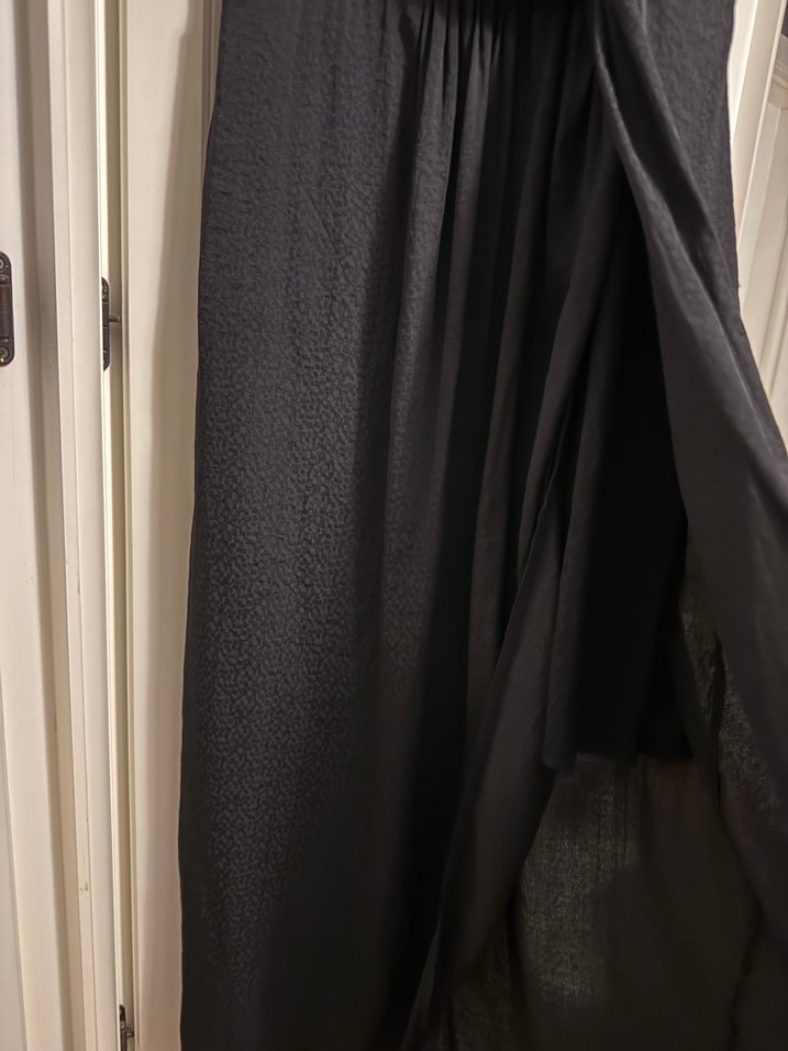 Drapeli Siyah Uzun Hamile Tulum - Görsel 3