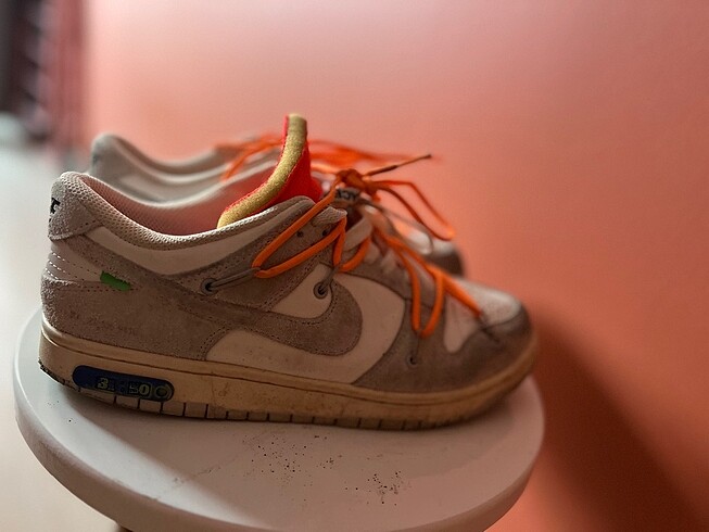 Renkli bağcıklı nike (orijinal değil) oldukça hoş