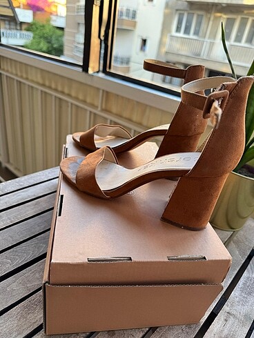 Bershka Kadın topuklu sandalet