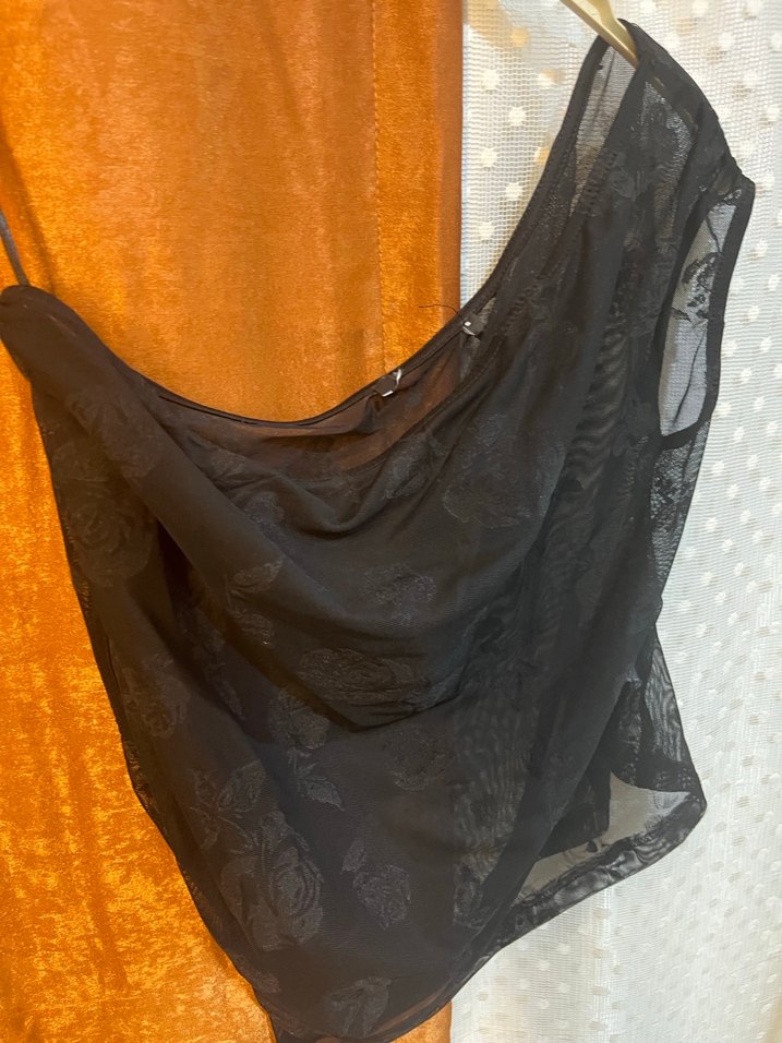 Siyah Drapeli Mini Kolsuz Kadın Bluz - Görsel 5