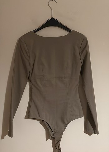 Zara Bej Keten Kumaşlı V Yaka Kadın Bluz