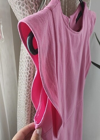 Pembe elbise