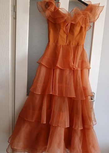 Turuncu Uzun Kat Katlı Straplez Abiye Elbise - Görsel 5