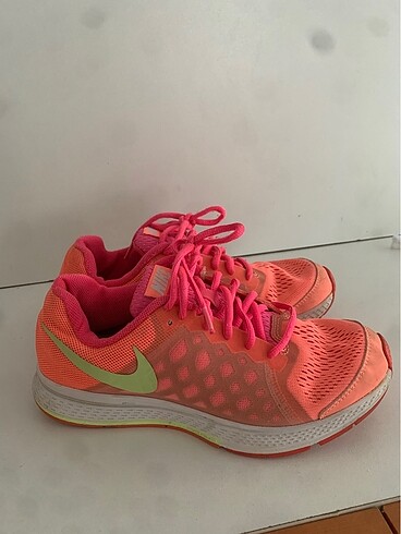 Nike pembe ayakkabı