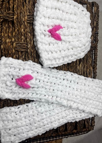 Beyaz Nakışlı Örgü Çocuk Bere ve Atkı Seti - Görsel 3