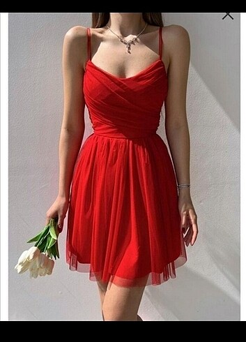 Diğer Kırmızı Elbise 