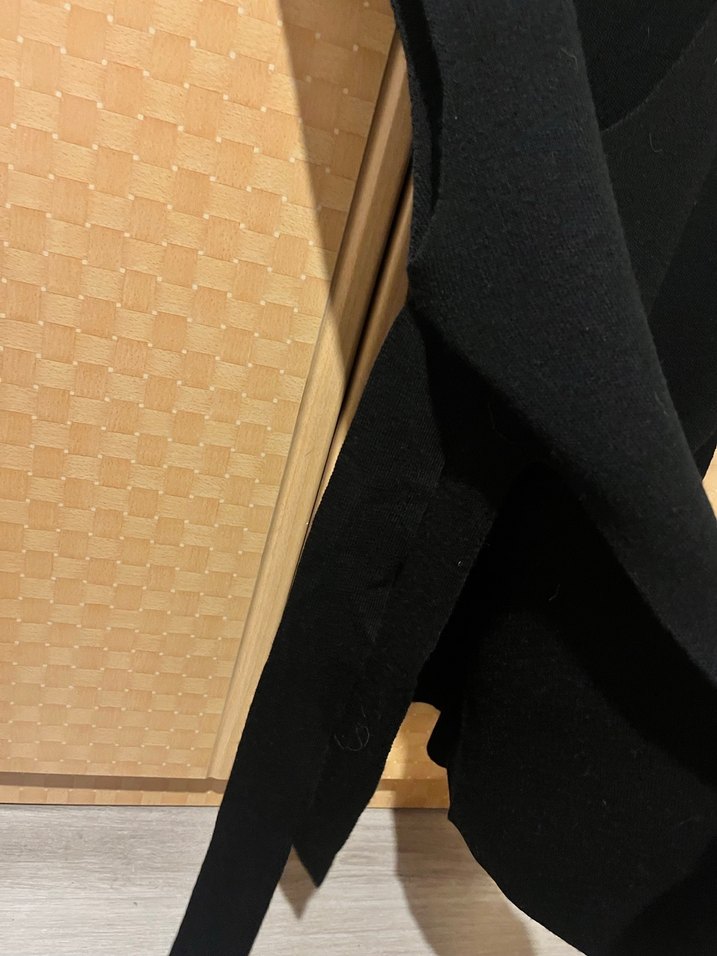 Siyah Süet V Yaka Kadın Süveter - Görsel 2