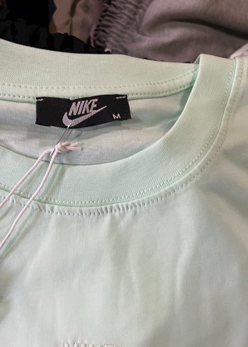 m Beden Nike Yeşil Kısa Kollu Oversize Tişört