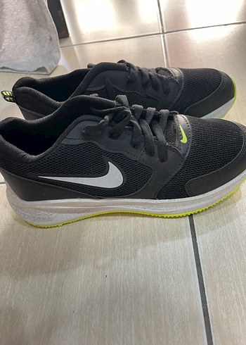 Nike Kadın Siyah Bağcıklı Spor Ayakkabı