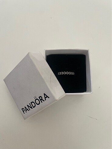 Beden pandora bağlı kalpler yüzük