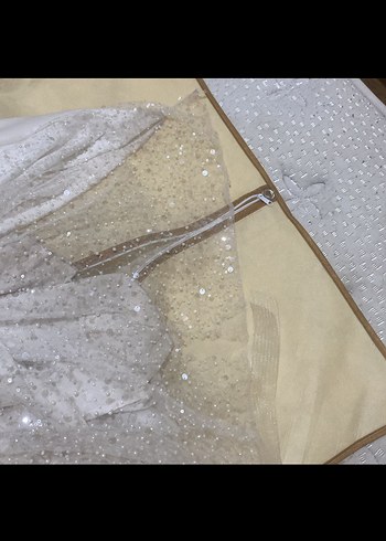 Abiye Beyaz Straplez Uzun Drape Detaylı Nişan Elbisesi