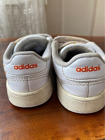 23 Beden Adidas çocuk spor ayakkabı