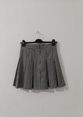 Pull and Bear Pileli Siyah Beyaz Mini Etek