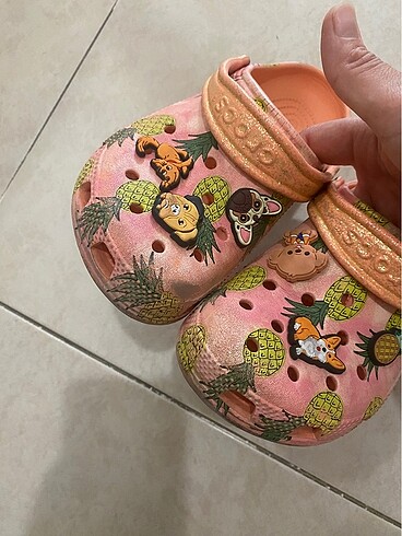 34 Beden Crocs terlik