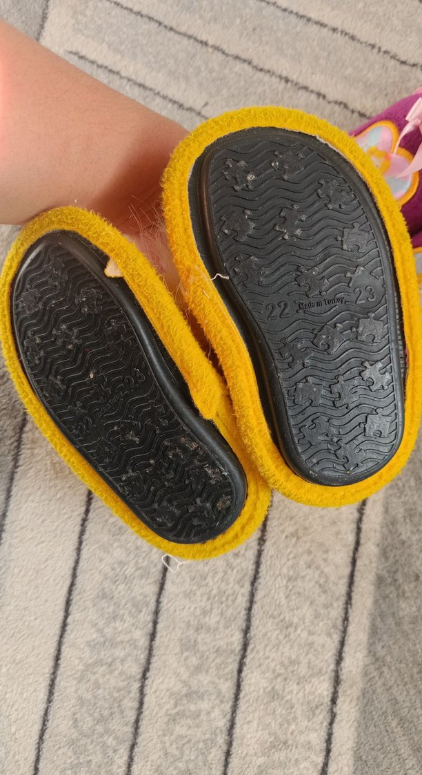 Kız Çocuk Sarı Nakışlı Sıcak Ev Terliği - Görsel 2