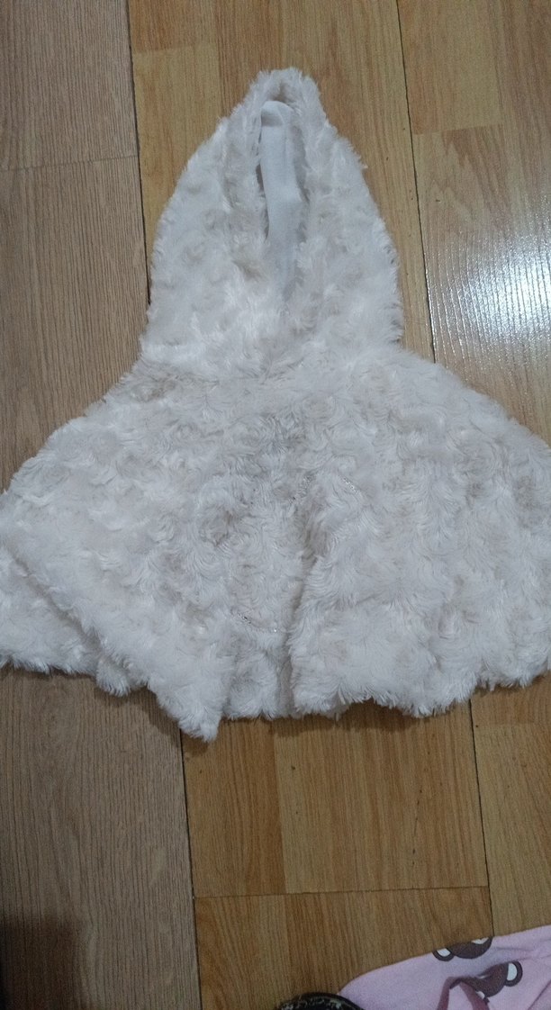 Kız Çocuk Beyaz Kürklü Kapüşonlu Panço - Görsel 2