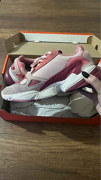 38,5 Beden Adidas Spor Ayakkabı Falcon Modeli