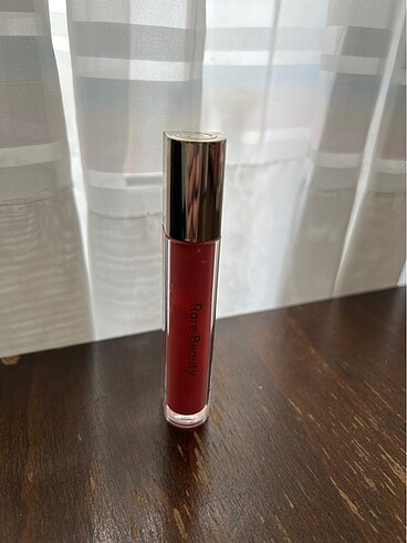 Beden Rare Beauty Lip Balm