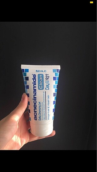 Acnecinamide clean