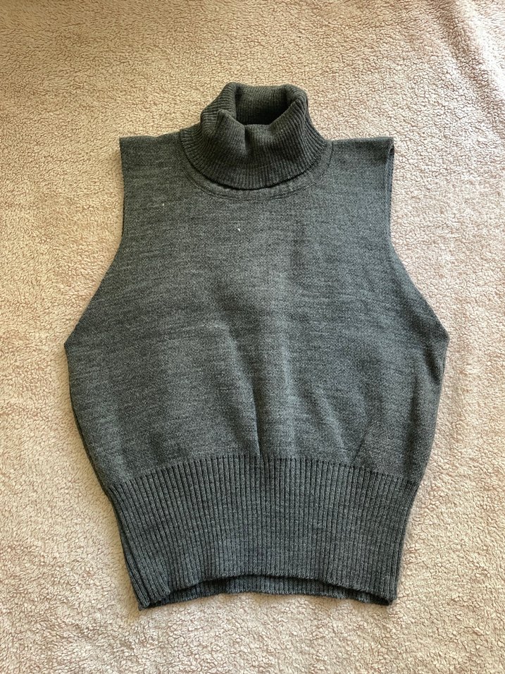 Gri Kadın Yün Boğazlı Kolsuz Kazak - Görsel 2