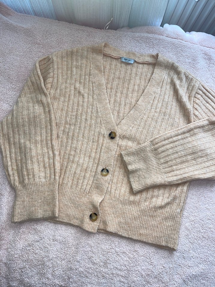 Bej Düğmeli Triko Hırka - Görsel 3