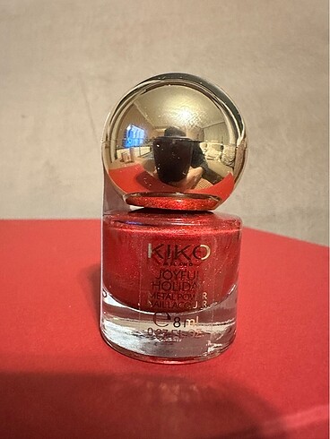 Kiko Metalik görünümlü oje