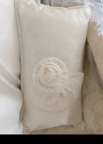 İşlemeli Beyaz Yatak Örtüsü Seti - Görsel 5