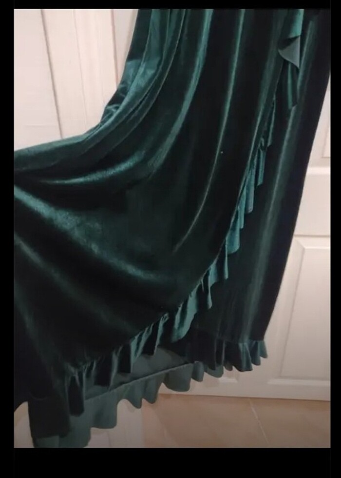 Kadife yeşil abiye - Görsel 2