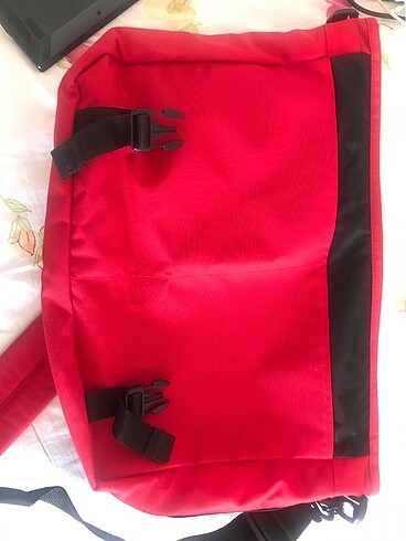  Beden kırmızı Renk Eastpak çanta