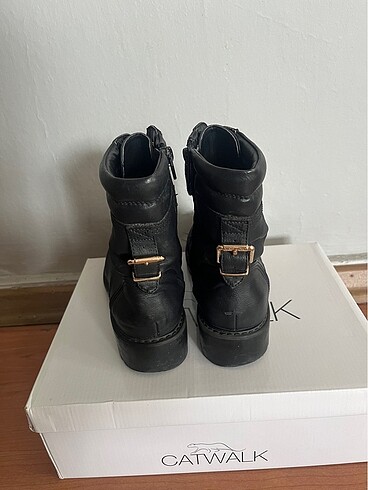 Deichmann kadın bot