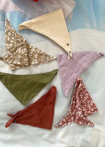 Nakışlı Çok Renkli Bebek Önlükleri - Görsel 2