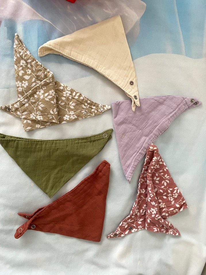 Nakışlı Çok Renkli Bebek Önlükleri - Görsel 2