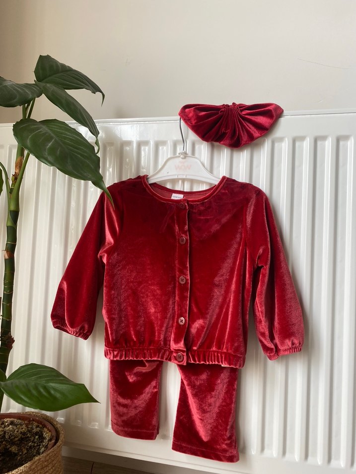 Kız Bebek Koyu Kırmızı Düğmeli Takım - Görsel 2