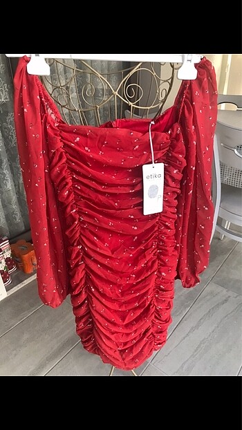 Kırmızı şifon elbise